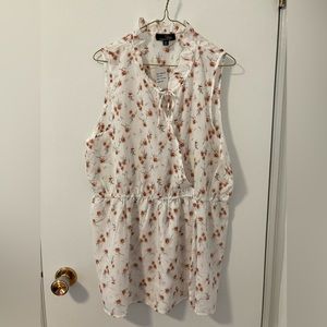 Ruffled necklace white top with beautiful orange flowers